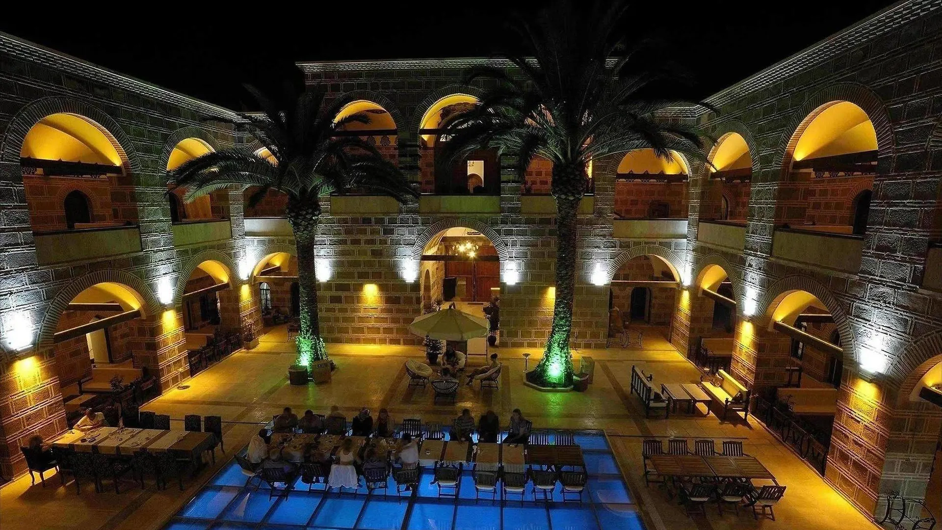 Cesme Kanuni Kervansaray Historical Hotel